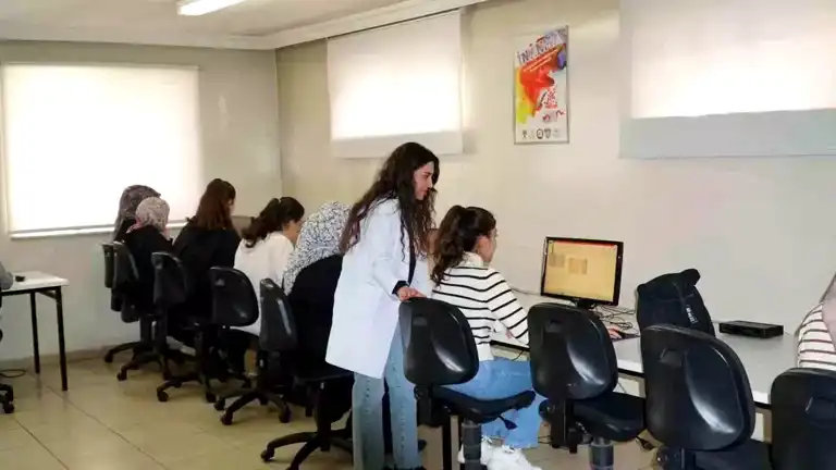 Şehitkamil'de Kadınlar İçin İnternet Evi Açıldı